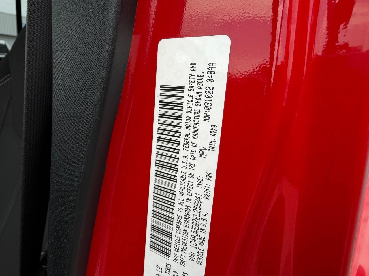 Used 2014 Jeep Wrangler Unlimited Sahara w/ Connectivity Group AWD/4WD image 21