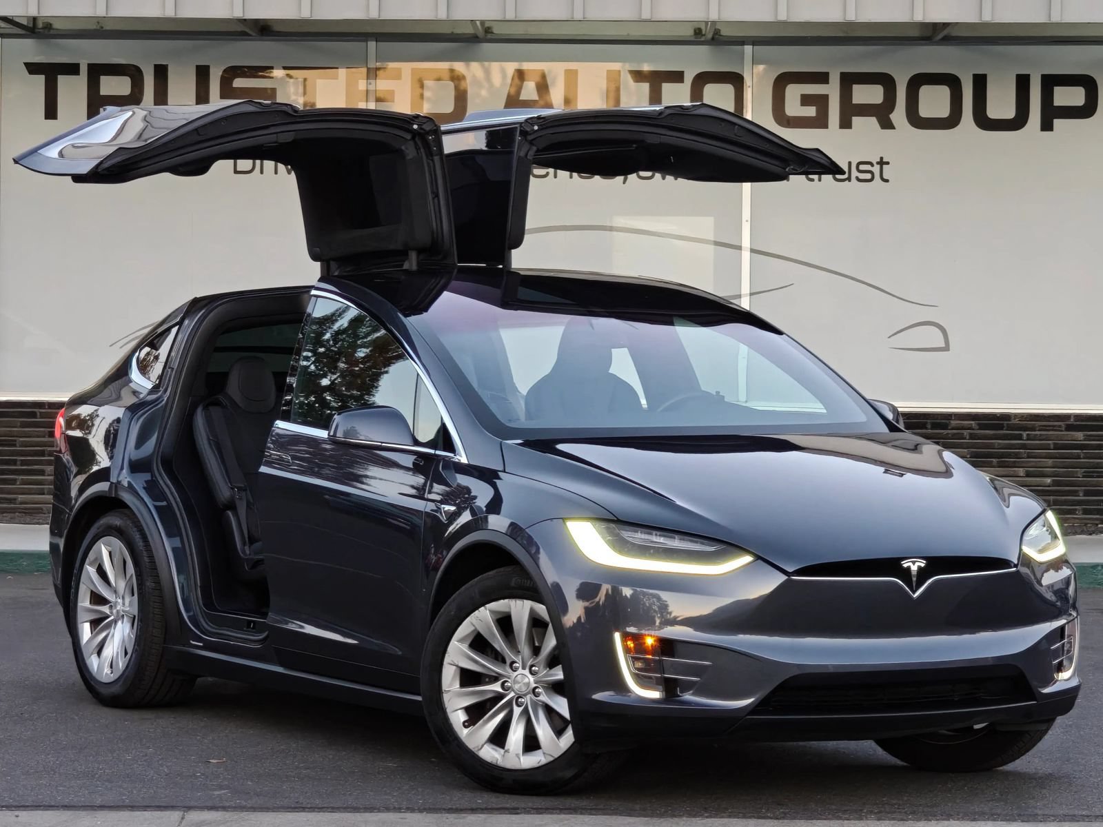 Used 2017 Tesla Model X 100D AWD/4WD image 3