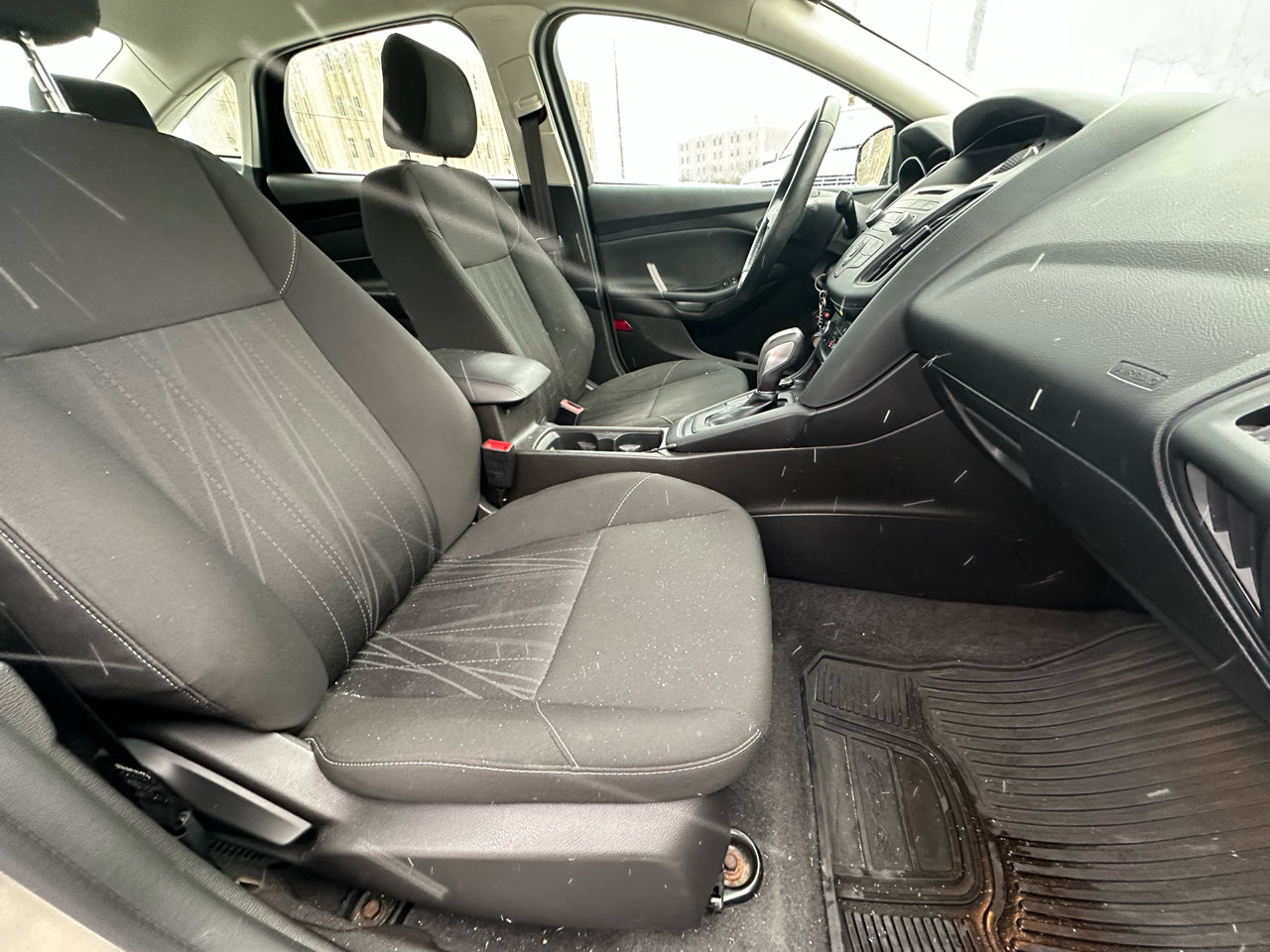 Used 2016 Ford Focus SE w/ SE Cold Weather Package image 36