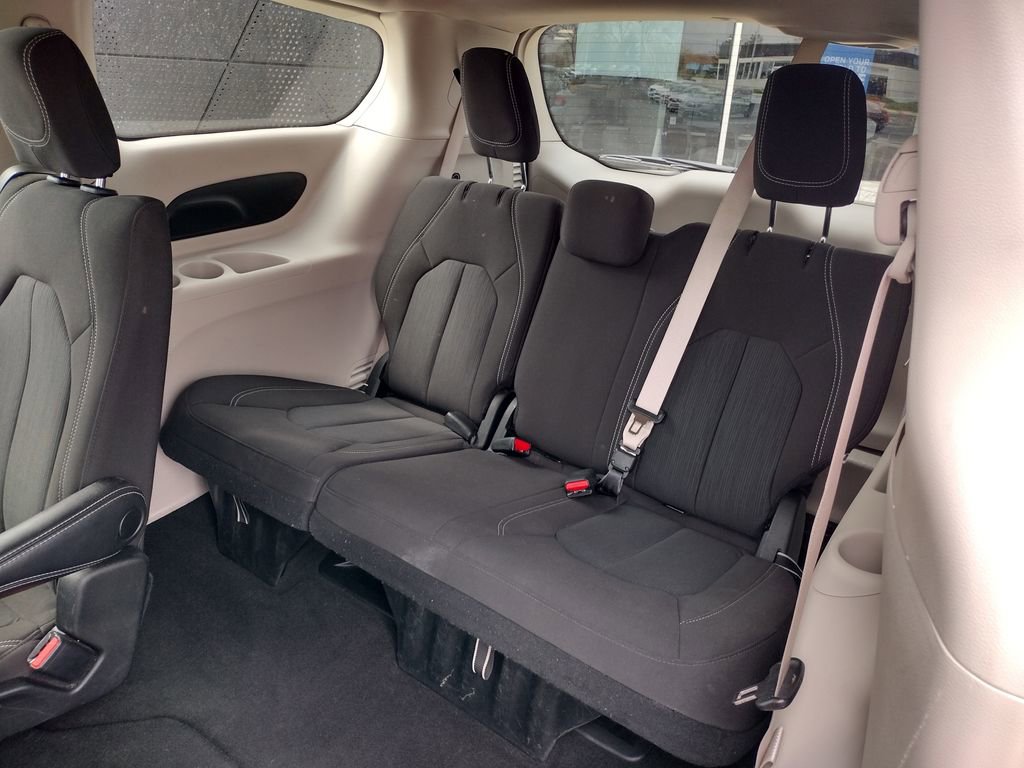 Used 2023 Chrysler Voyager LX FWD image 8