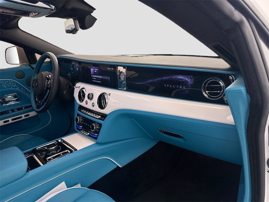 Used 2025 Rolls-Royce Spectre image 32