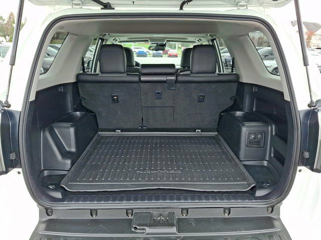 Used 2022 Toyota 4Runner SR5 Premium w/ Moonroof Package RWD image 34