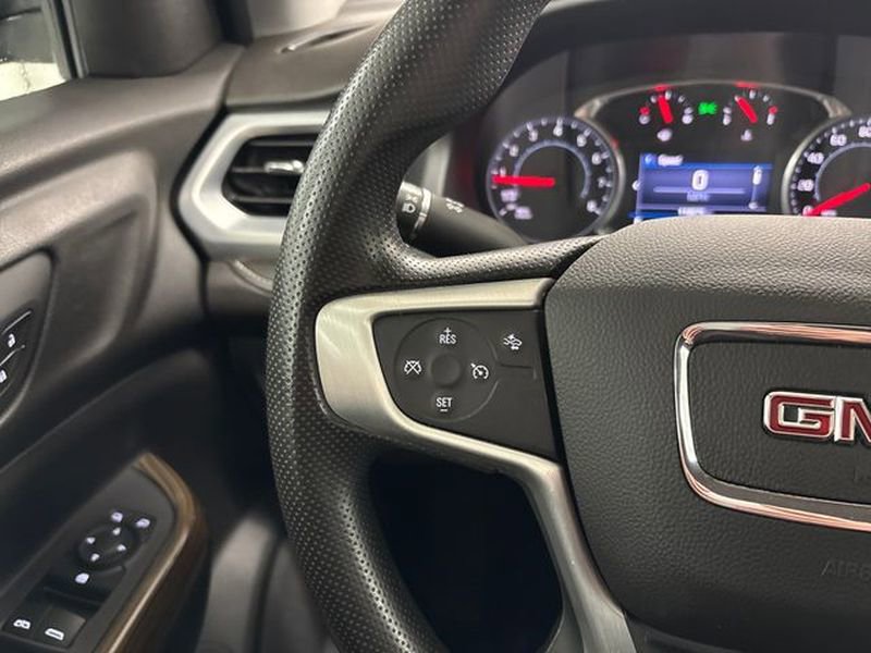 Used 2022 GMC Acadia SLE image 50
