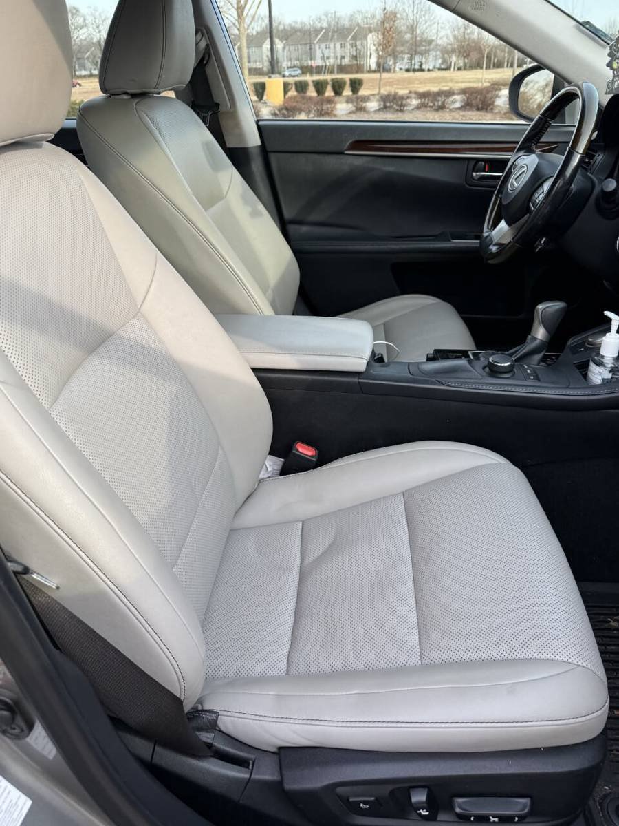 Used 2016 Lexus ES 350 w/ Premium Package w/Wood Trim FWD image 10