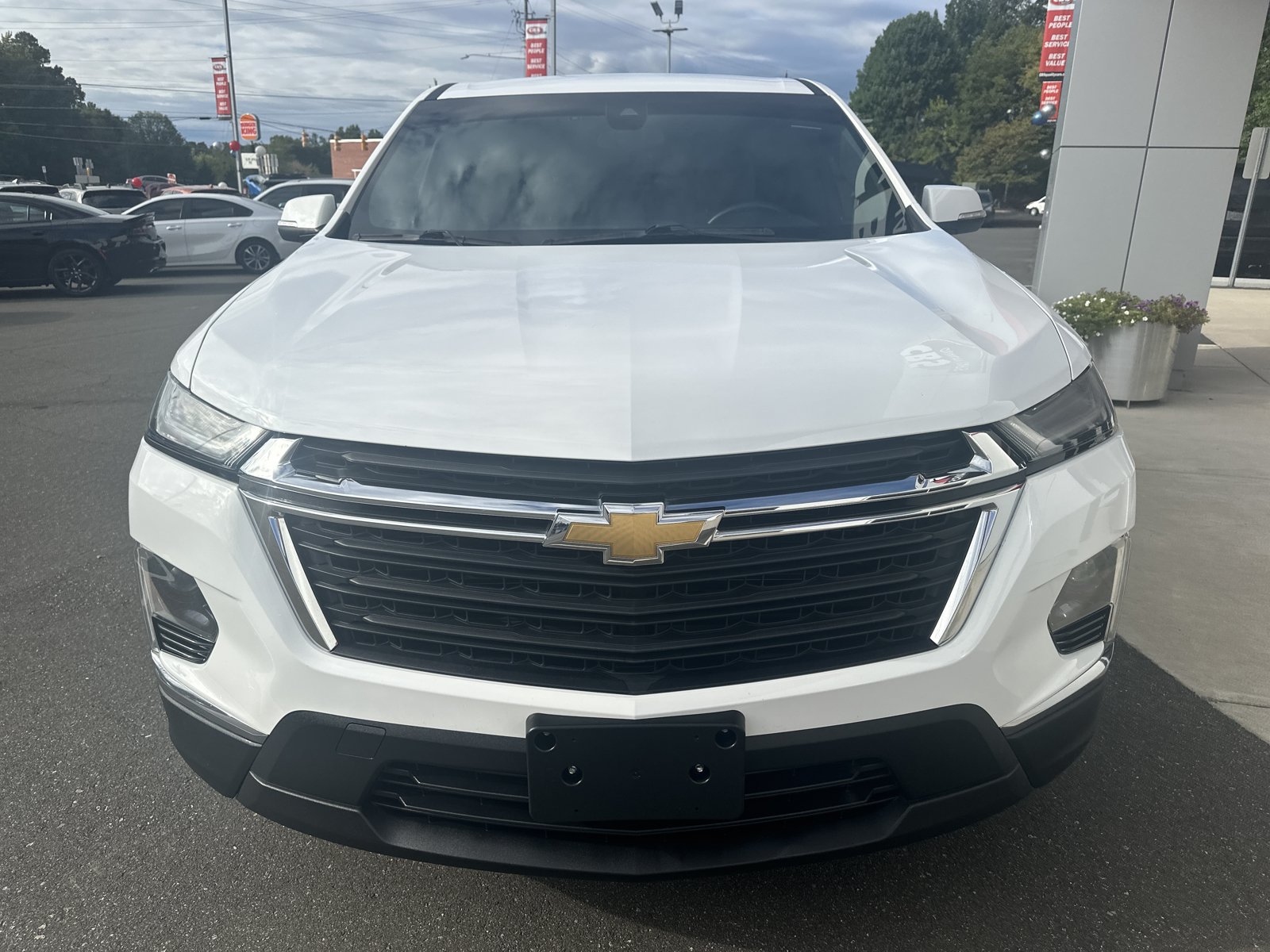 Used 2023 Chevrolet Traverse LS w/ Safety Package AWD/4WD image 3
