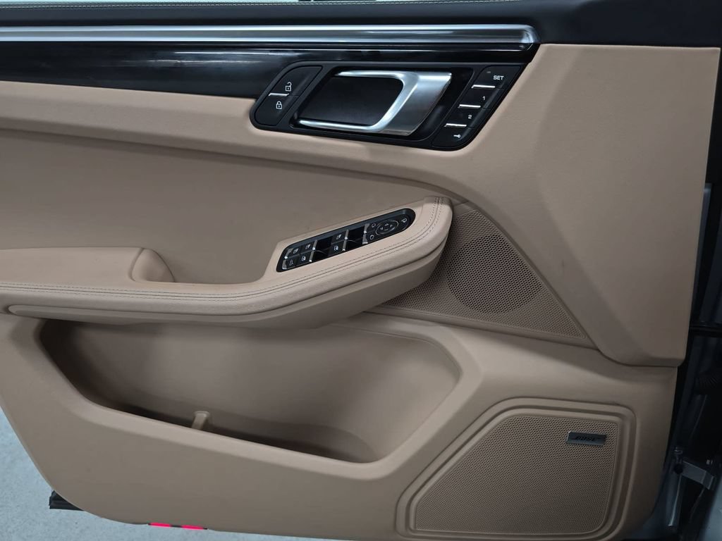 Certified 2025 Porsche Macan S w/ Premium Package Plus AWD/4WD image 23