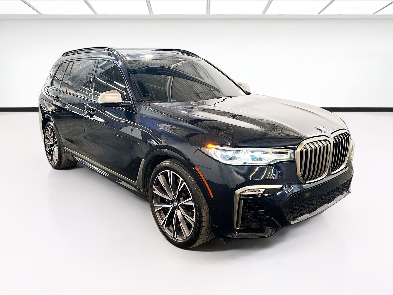 Used 2020 BMW X7 M50i w/ Executive Package image 3