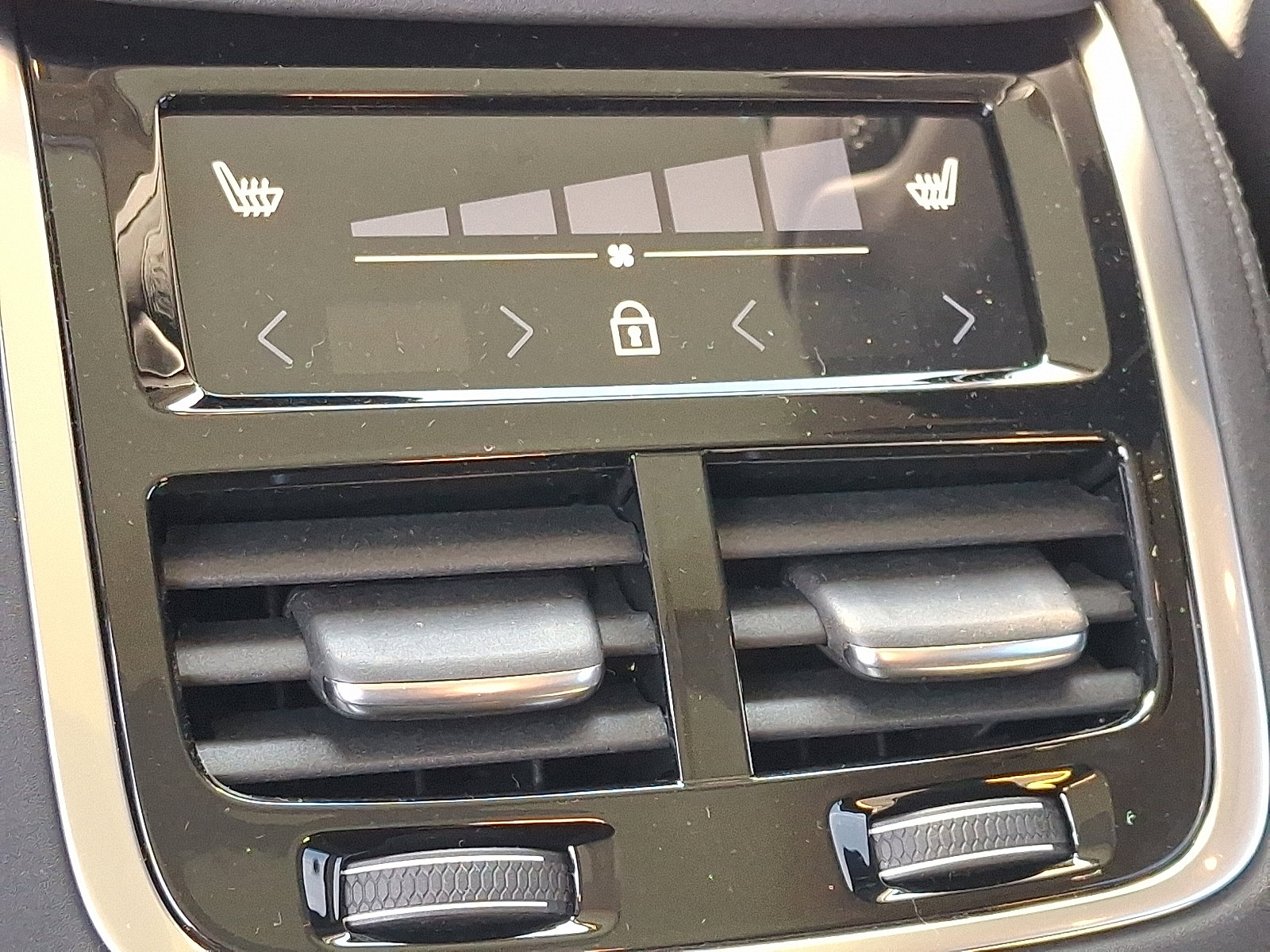 New 2026 Volvo XC90 B6 Plus image 7