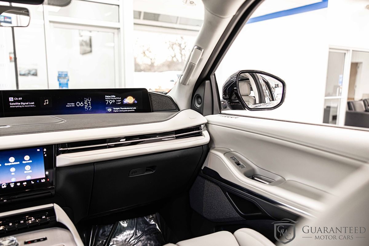 Used 2025 Lincoln Navigator Reserve image 39