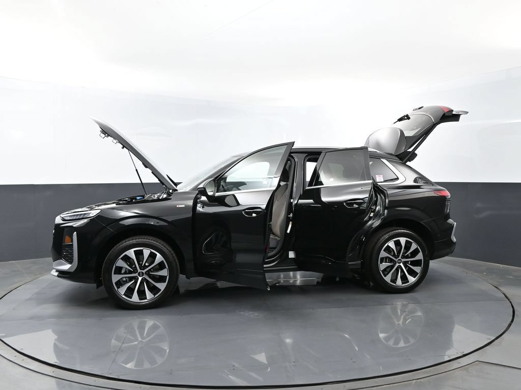 New 2026 Audi Q3 quattro 2.0T w/ Driver Assistance Package AWD/4WD image 33