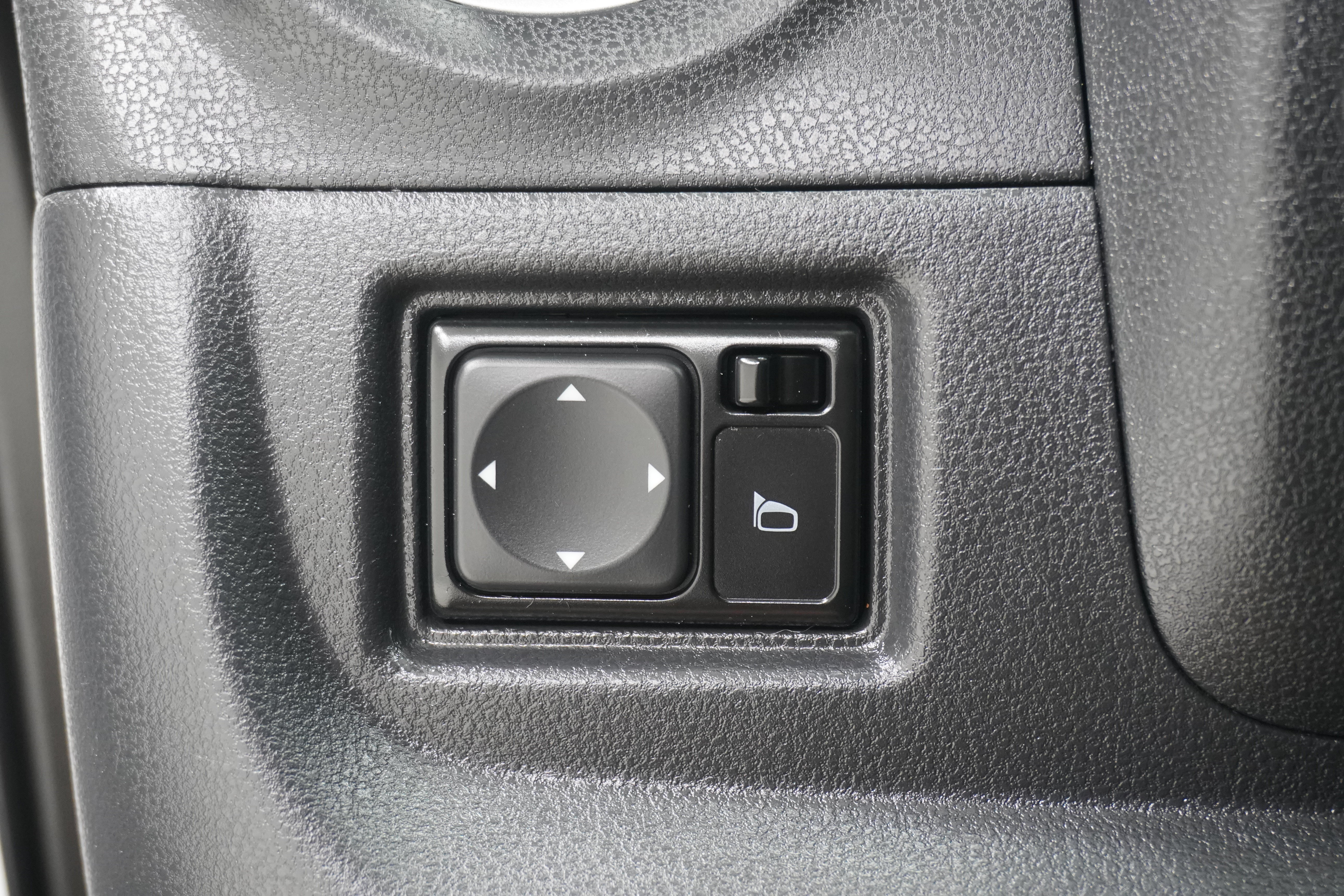 Used 2015 Nissan Versa Note SV FWD image 20