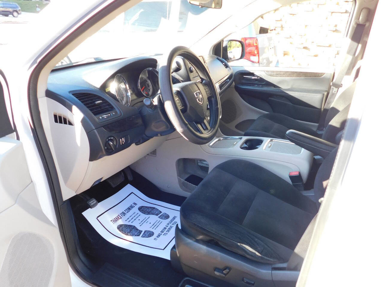 Used 2016 Dodge Grand Caravan SXT image 19