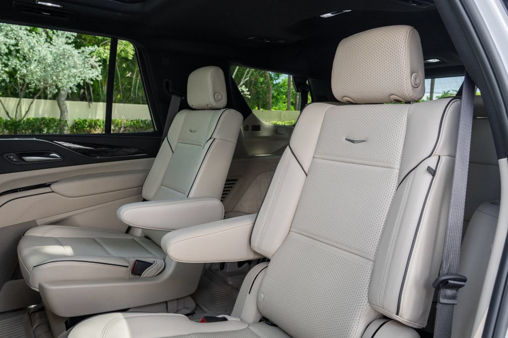 Used 2023 Cadillac Escalade Premium Luxury w/ Performance Package AWD/4WD image 23
