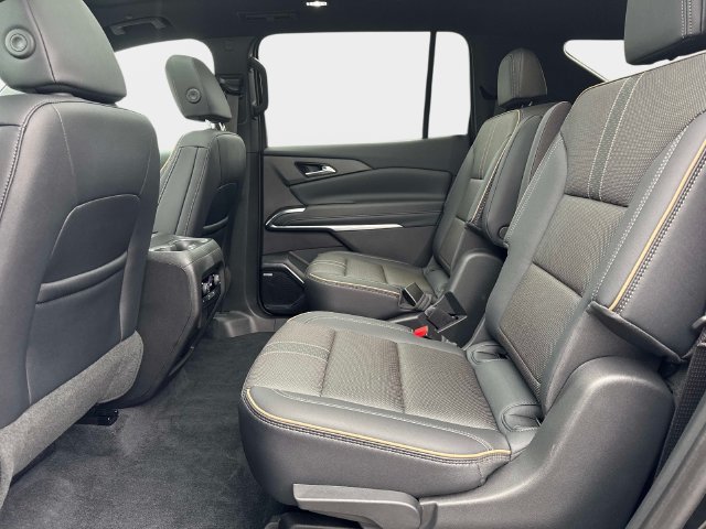 Used 2025 Chevrolet Traverse High Country AWD/4WD image 13