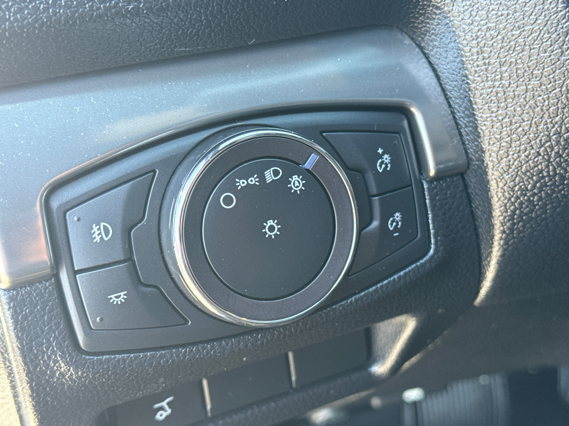 Used 2018 Ford Explorer XLT w/ Equipment Group 202A image 24