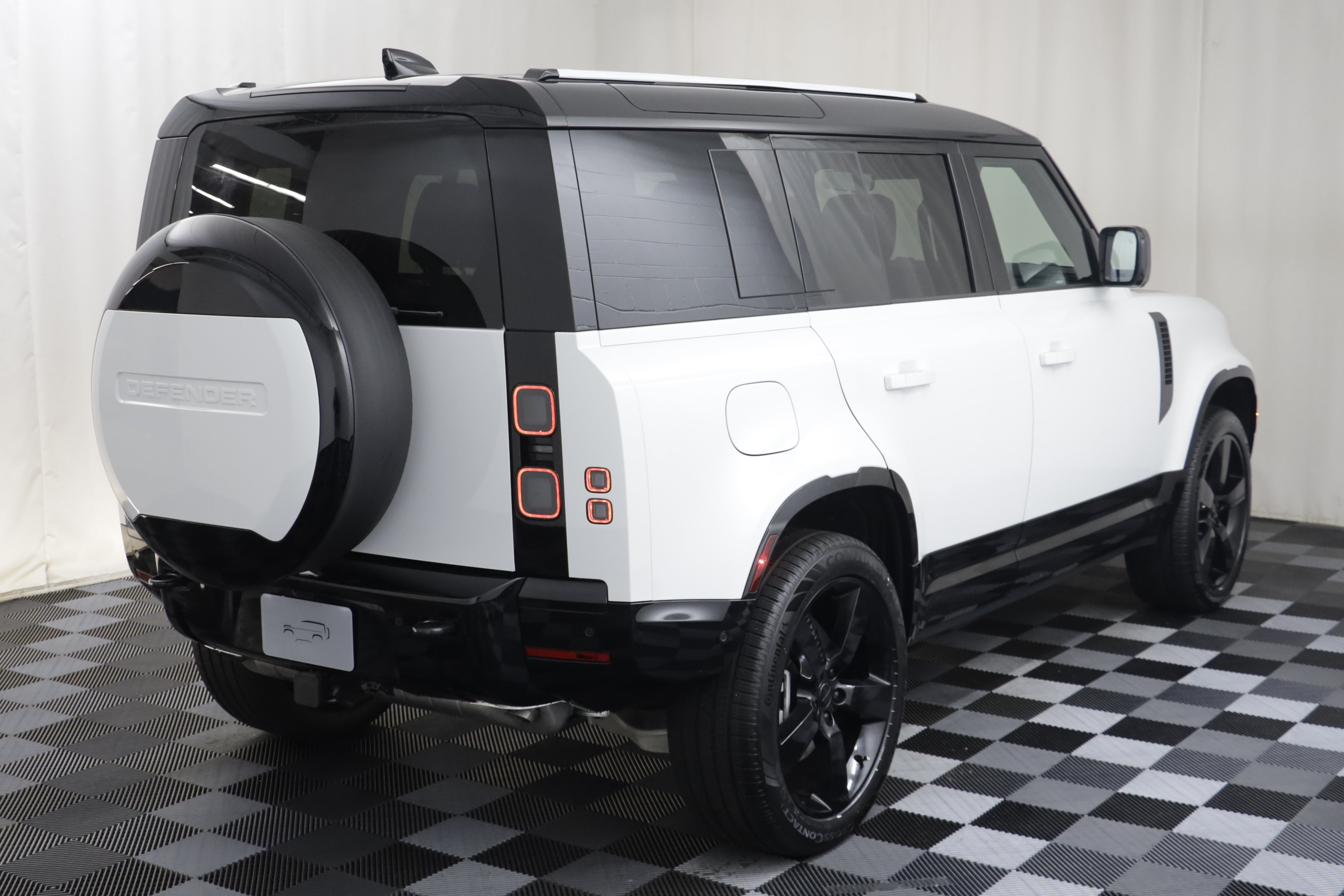 New 2026 Land Rover Defender 110 X-Dynamic SE AWD/4WD image 20