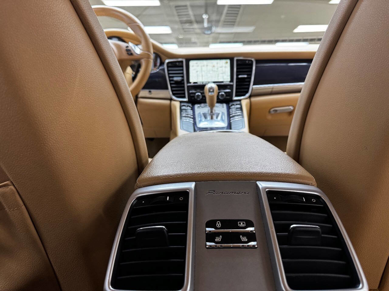 Used 2015 Porsche Panamera 4 image 40