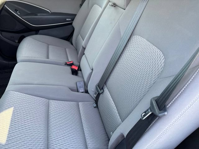 Used 2017 Hyundai Santa Fe SE AWD/4WD image 10