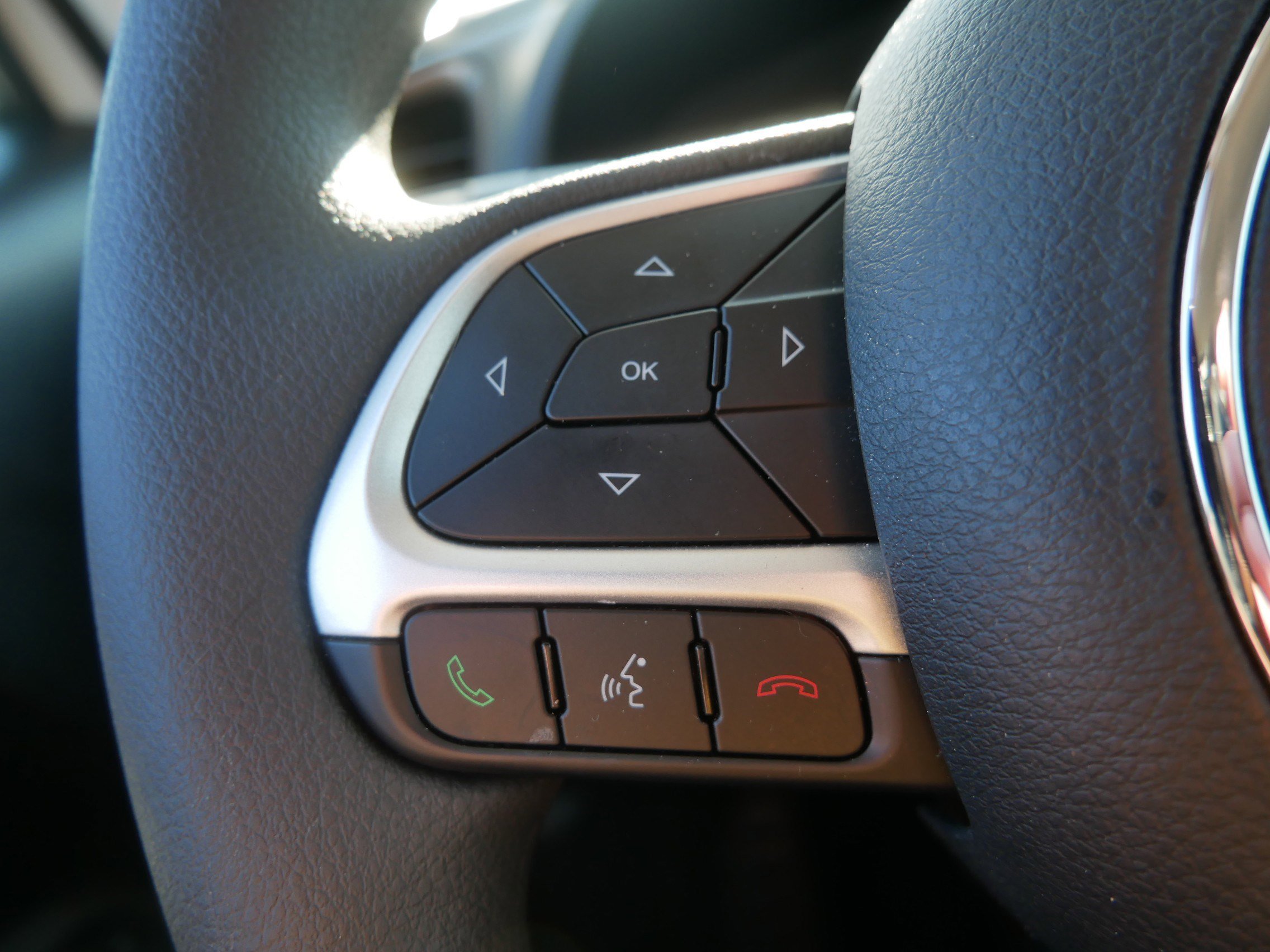 Used 2023 Jeep Renegade Latitude AWD/4WD image 24