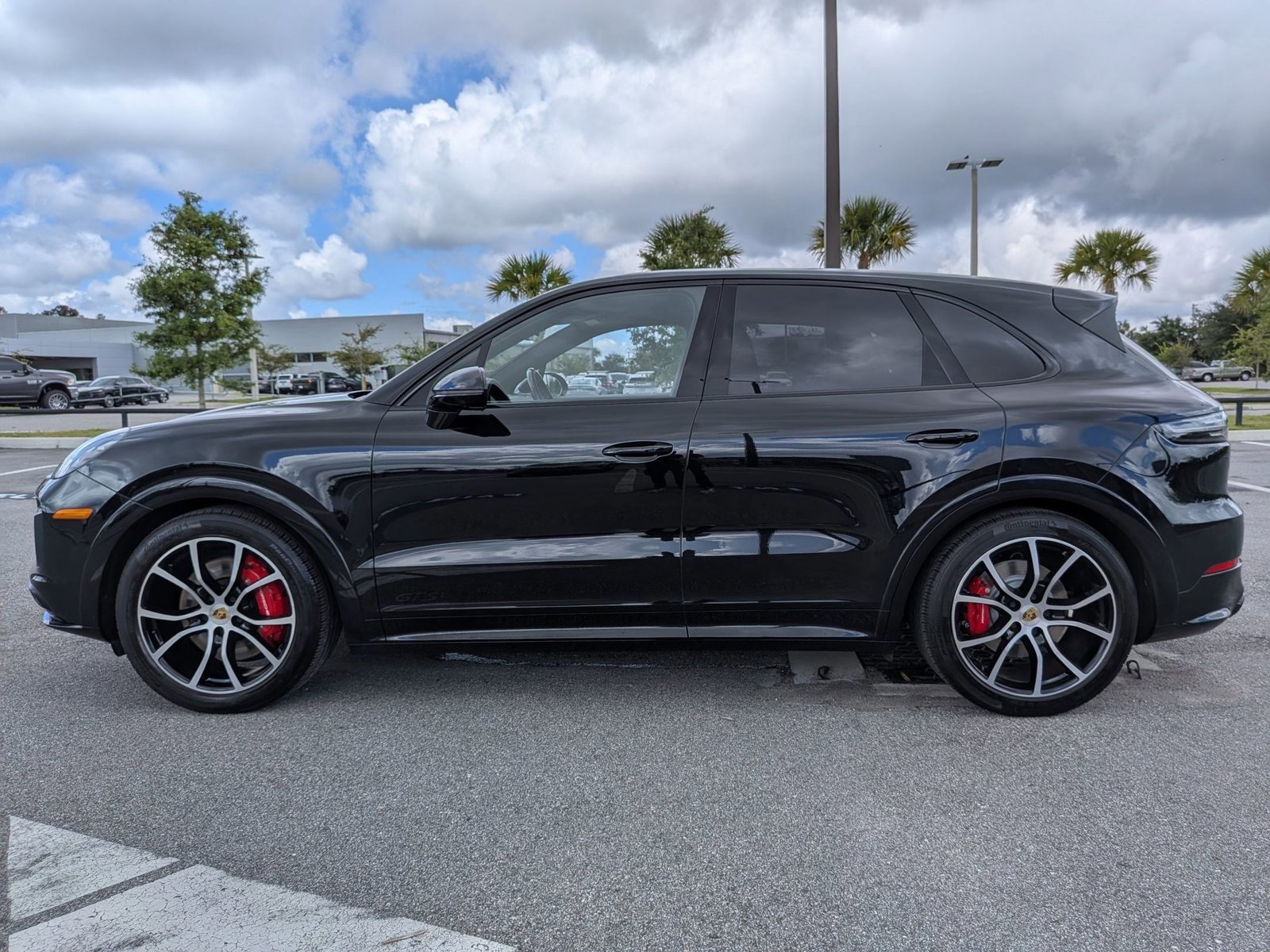 Used 2023 Porsche Cayenne GTS AWD/4WD image 2