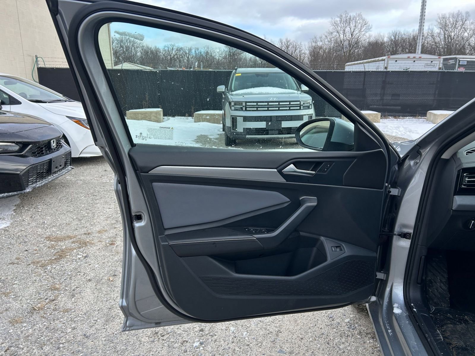 Used 2025 Volkswagen Jetta SE image 20