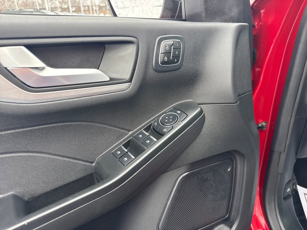 Used 2023 Ford Escape Platinum image 27