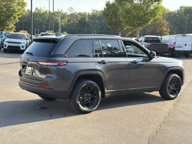 Used 2024 Jeep Grand Cherokee Altitude AWD/4WD image 12