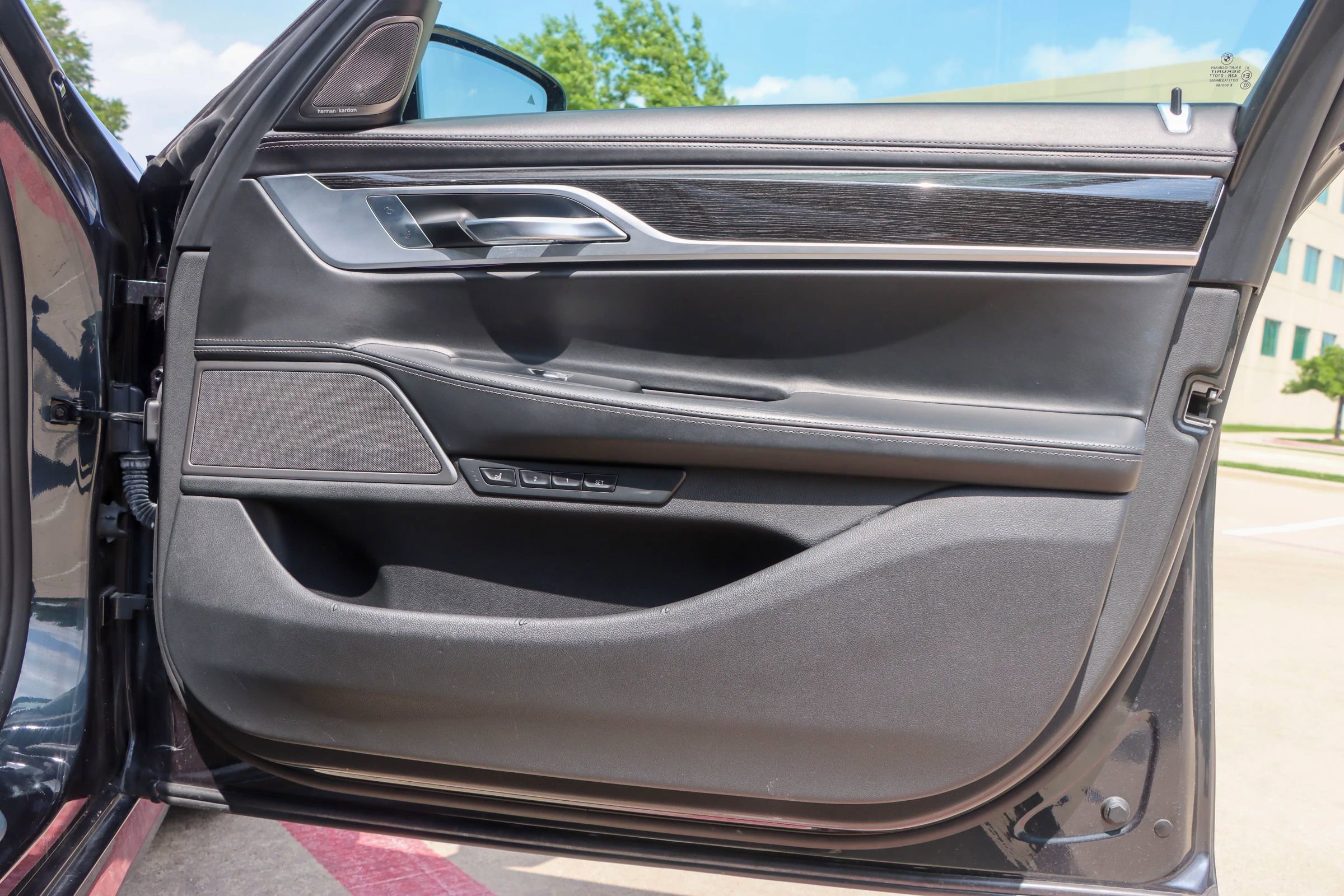 Used 2019 BMW 750i w/ Executive Package RWD image 10