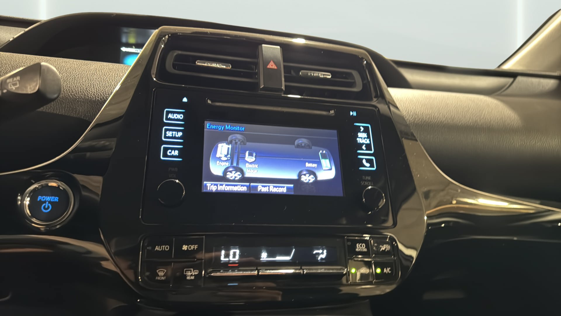 Used 2019 Toyota Prius LE w/ Preferred Accessory Package FWD image 25