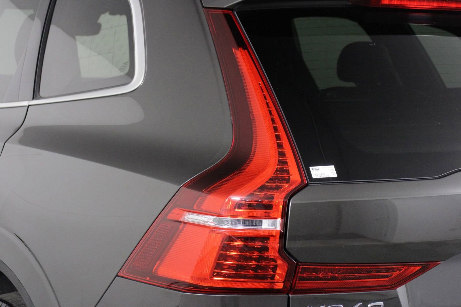 Used 2020 Volvo XC60 T5 Momentum w/ Protection Package Premier image 18