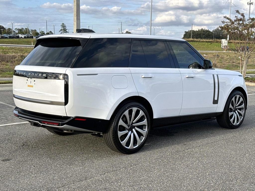 New 2026 Land Rover Range Rover SE image 4