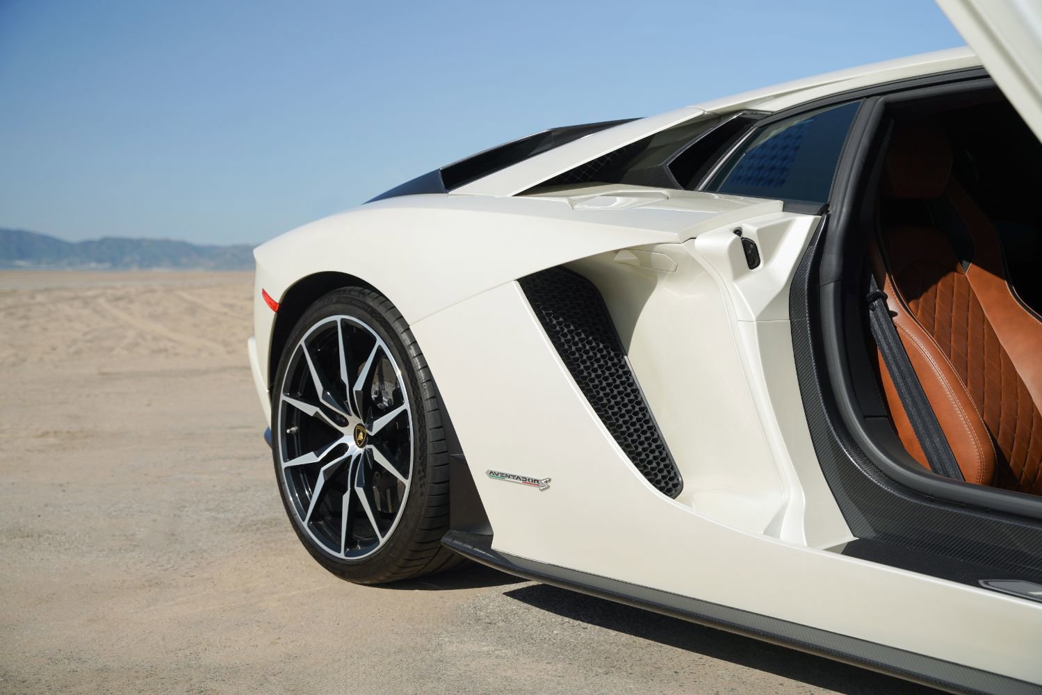 Used 2017 Lamborghini Aventador S image 7