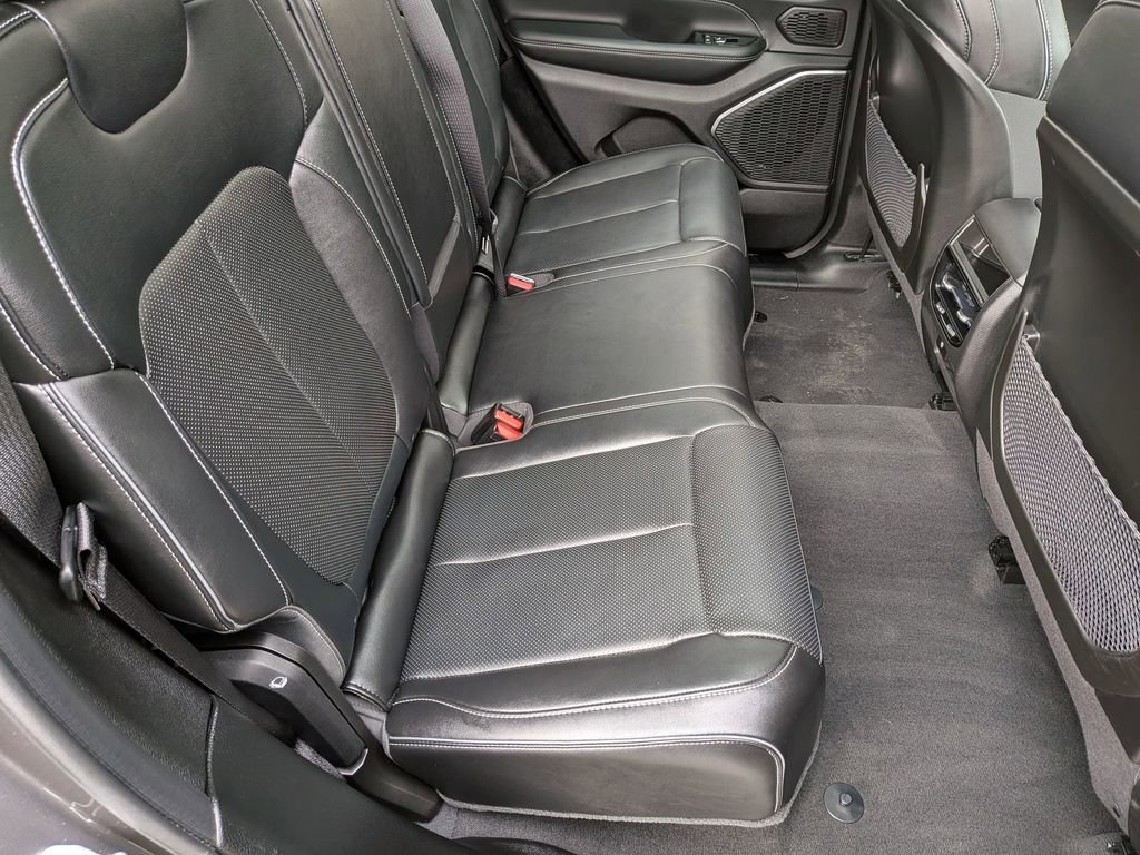 Used 2023 Jeep Grand Cherokee Overland image 28