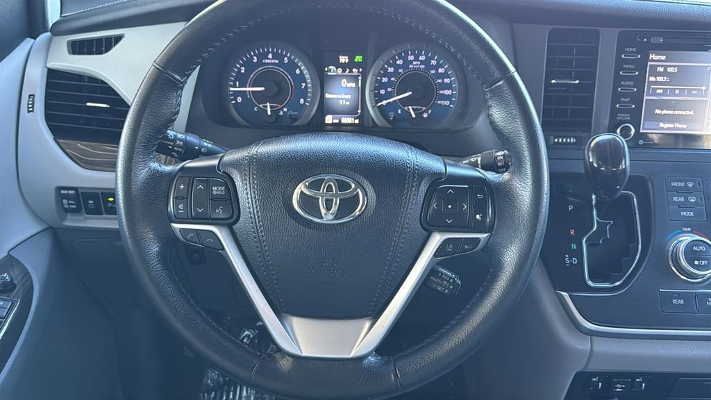 Used 2020 Toyota Sienna XLE w/ XLE Navigation Package FWD image 10