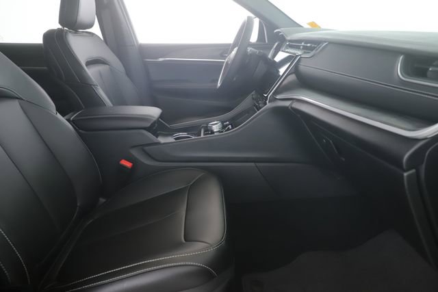 Used 2025 Jeep Grand Cherokee L Limited w/ Black Appearance Package image 35