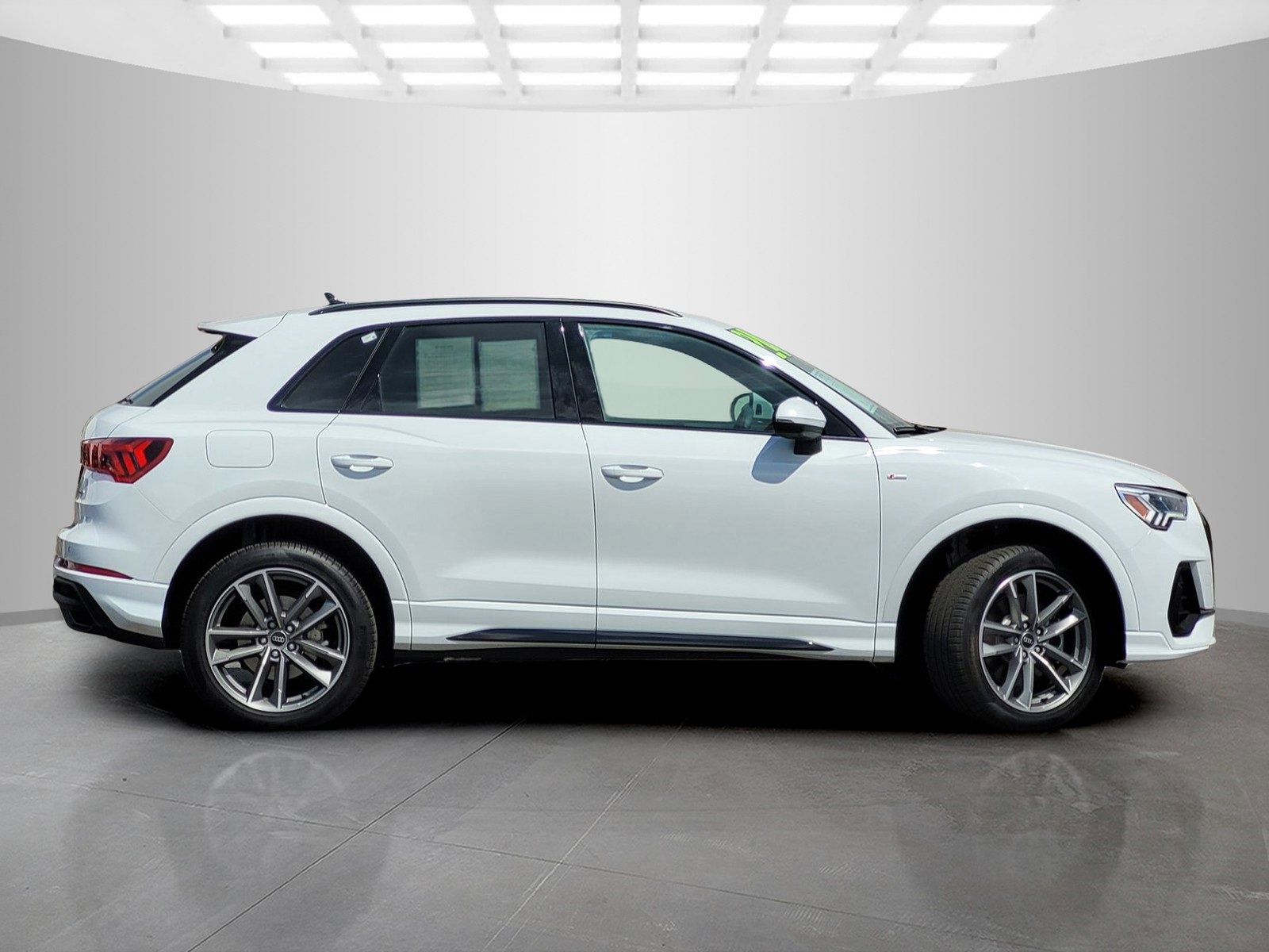 Used 2024 Audi Q3 2.0T Premium Plus w/ Premium Plus Package image 3