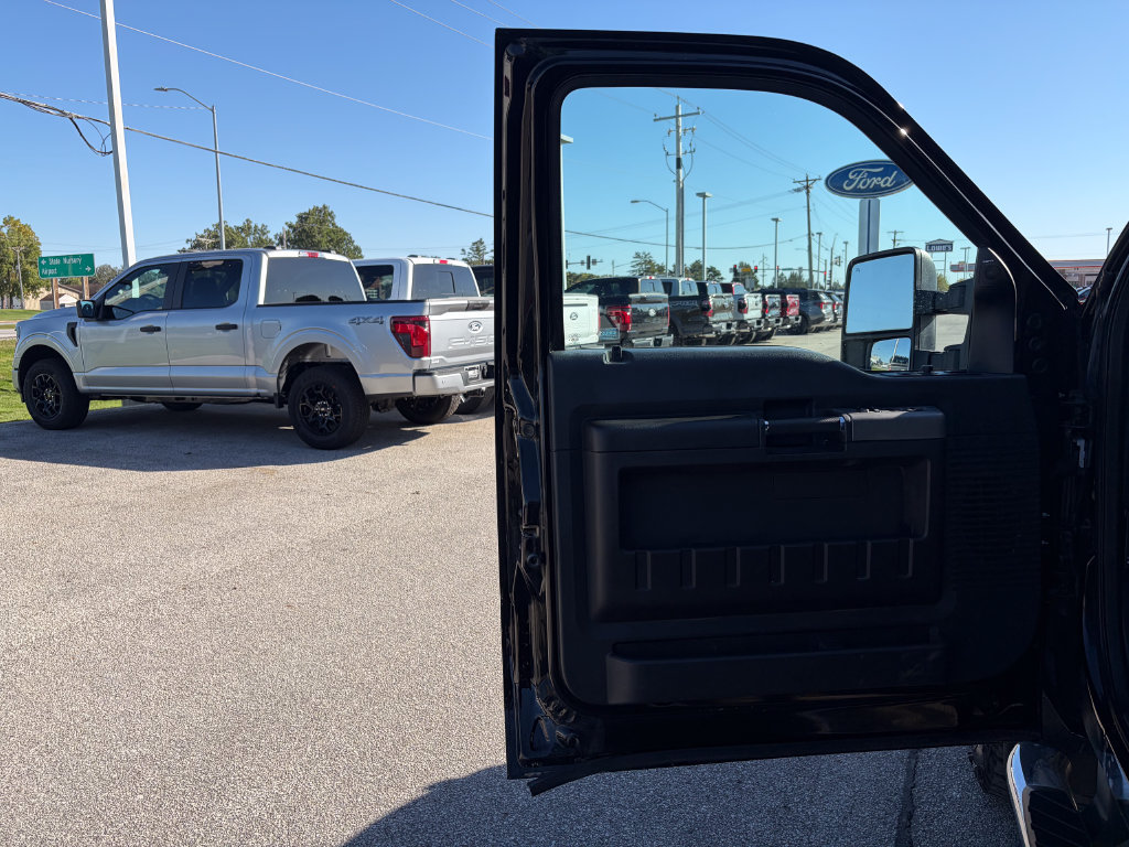 Used 2016 Ford F250 Lariat w/ Lariat Ultimate Package AWD/4WD image 12