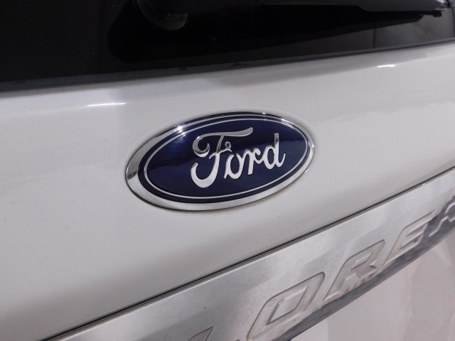 Used 2022 Ford Explorer XLT w/ Equipment Group 202A image 5