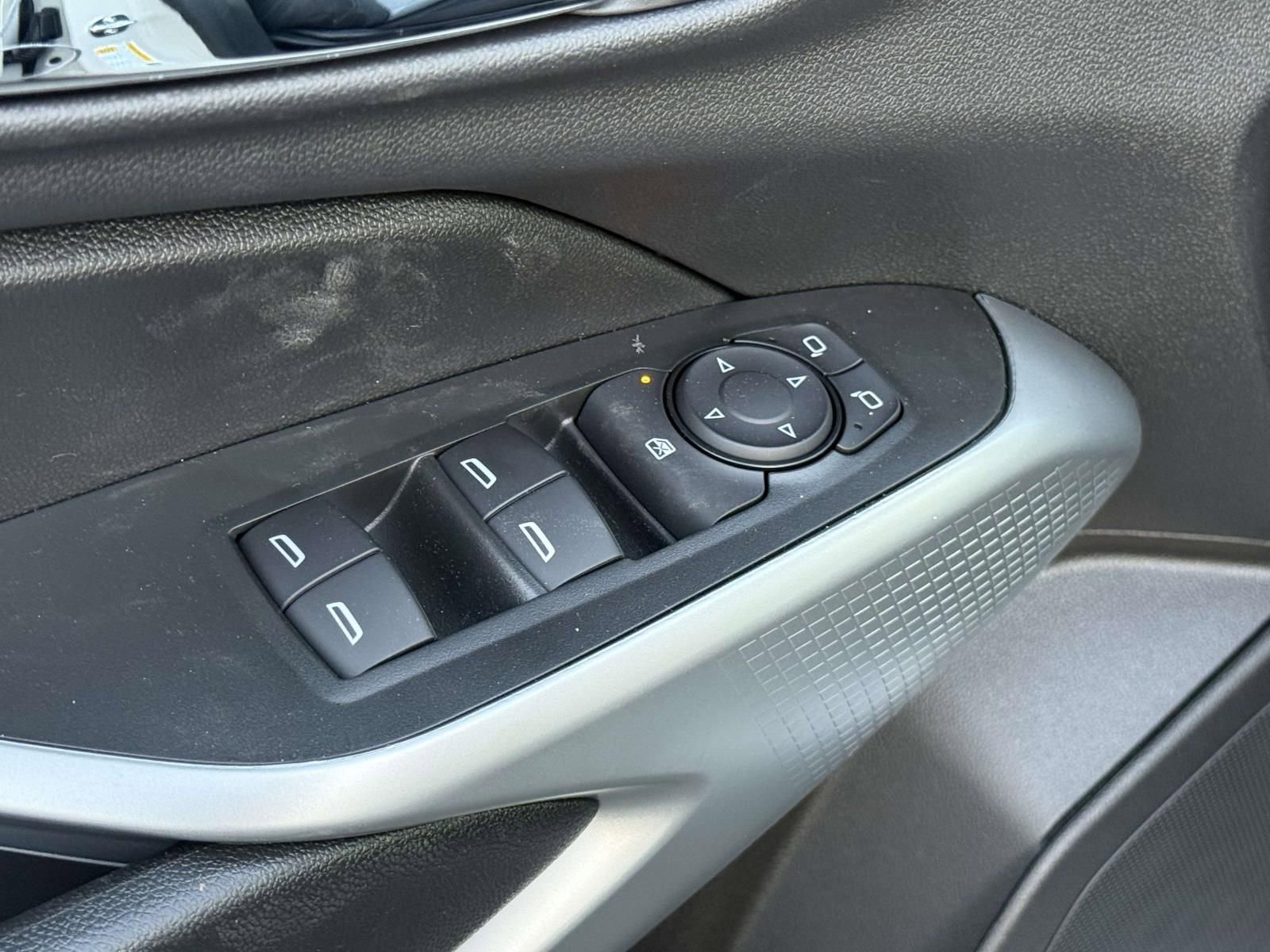 New 2026 Chevrolet Trax RS w/ Sunroof Package FWD image 19
