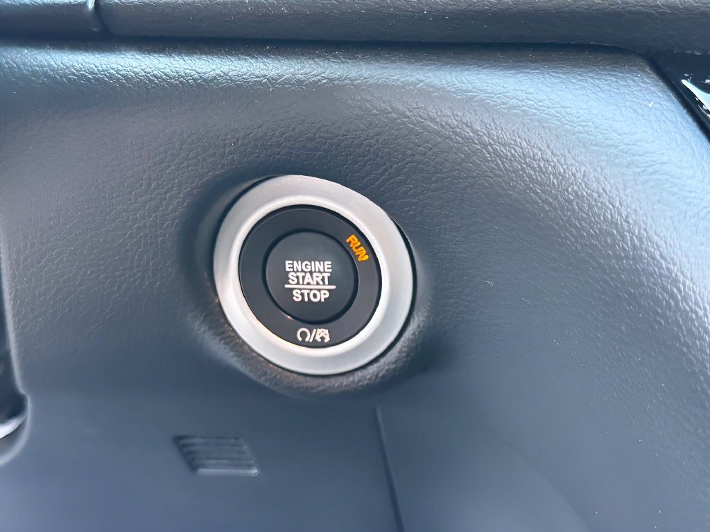 Used 2025 Chrysler Pacifica Select FWD image 20