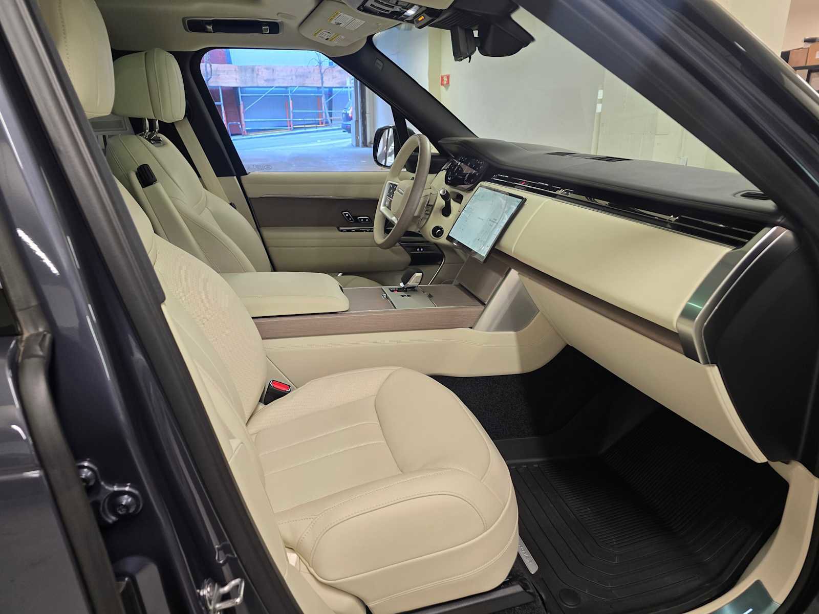 New 2026 Land Rover Range Rover SE image 11