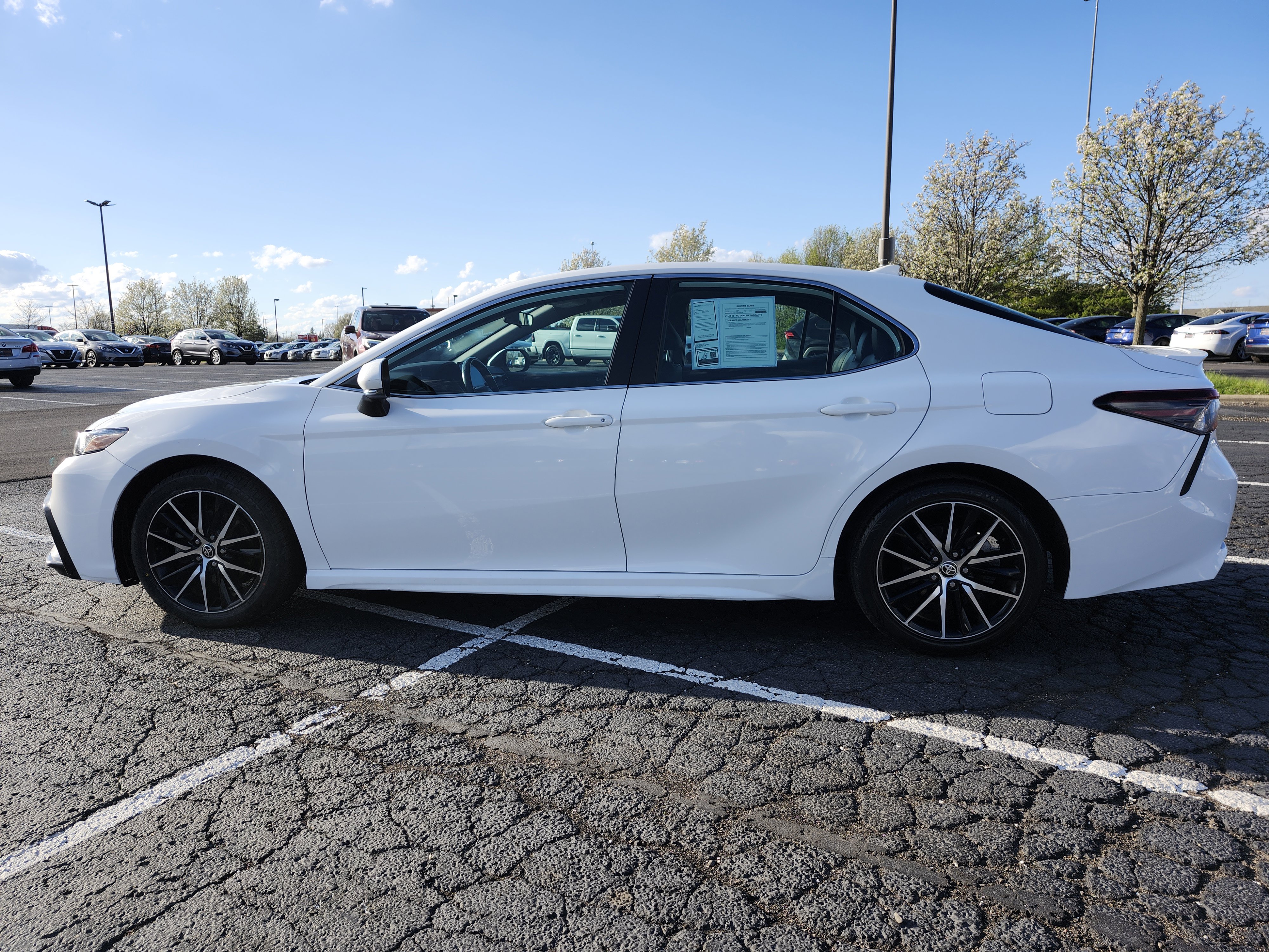 Used 2022 Toyota Camry SE FWD image 12