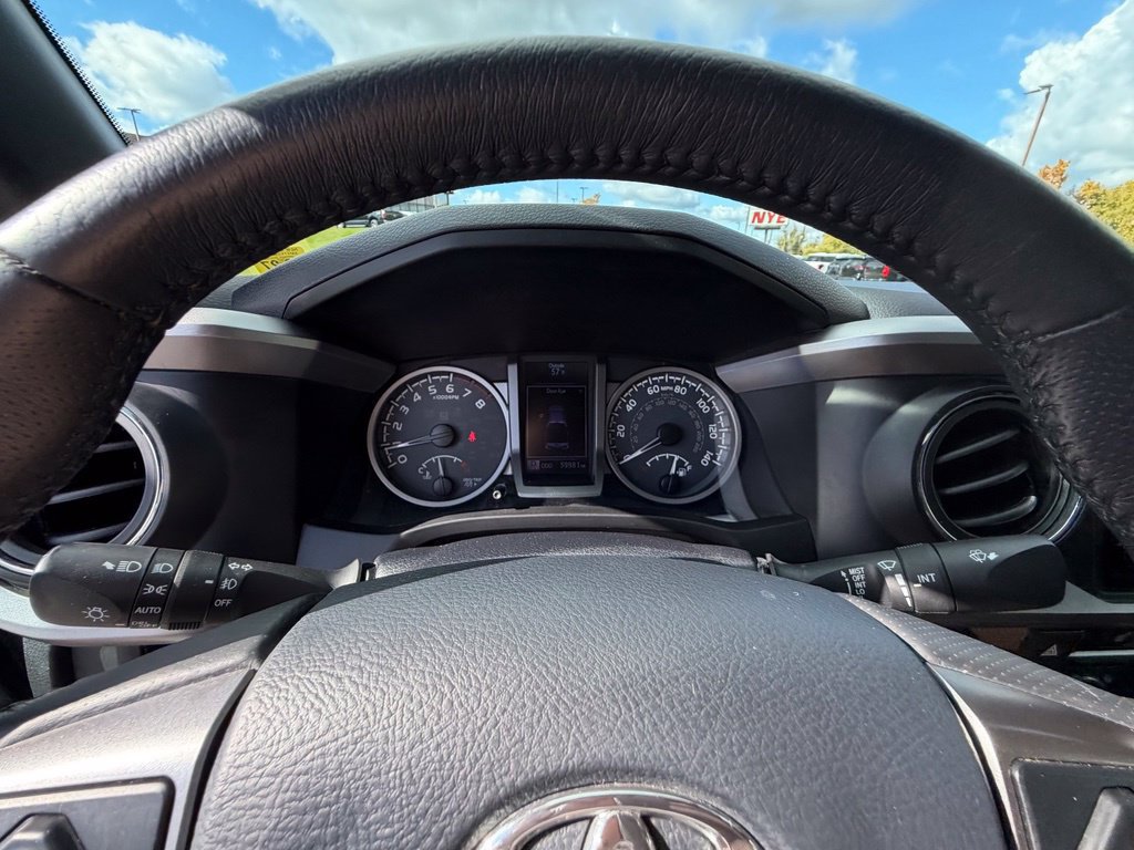Used 2017 Toyota Tacoma Limited w/ Tow Package AWD/4WD image 28