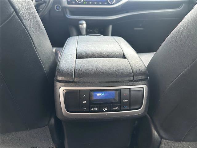 Used 2019 Toyota Highlander SE w/ Phone Cable & Charge Package image 27