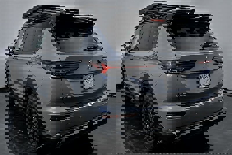 New 2025 Mitsubishi Outlander AWD image 7