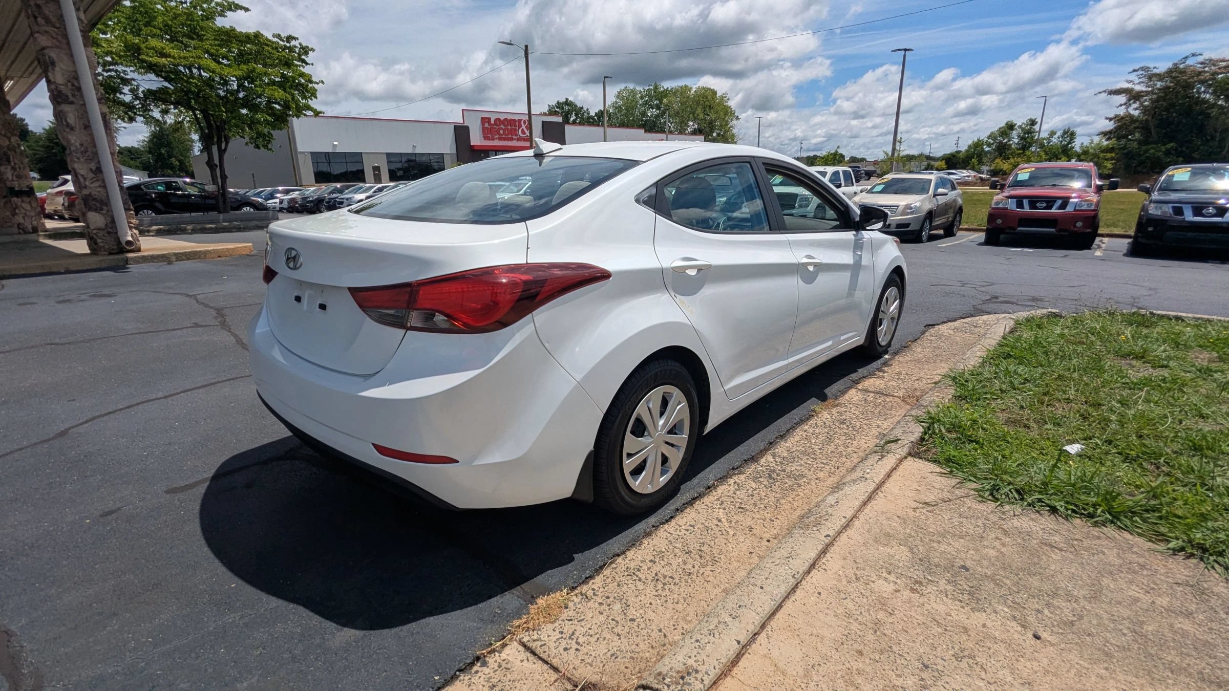 Used 2016 Hyundai Elantra SE FWD image 7