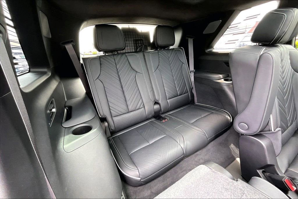 Certified 2026 Cadillac Vistiq Platinum w/ LPO, Floor Liner Package AWD/4WD image 26