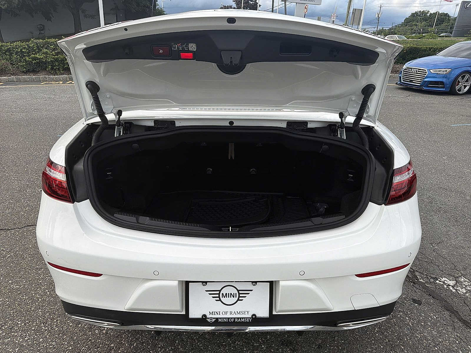 Used 2023 Mercedes-Benz E 450 4MATIC Cabriolet image 27