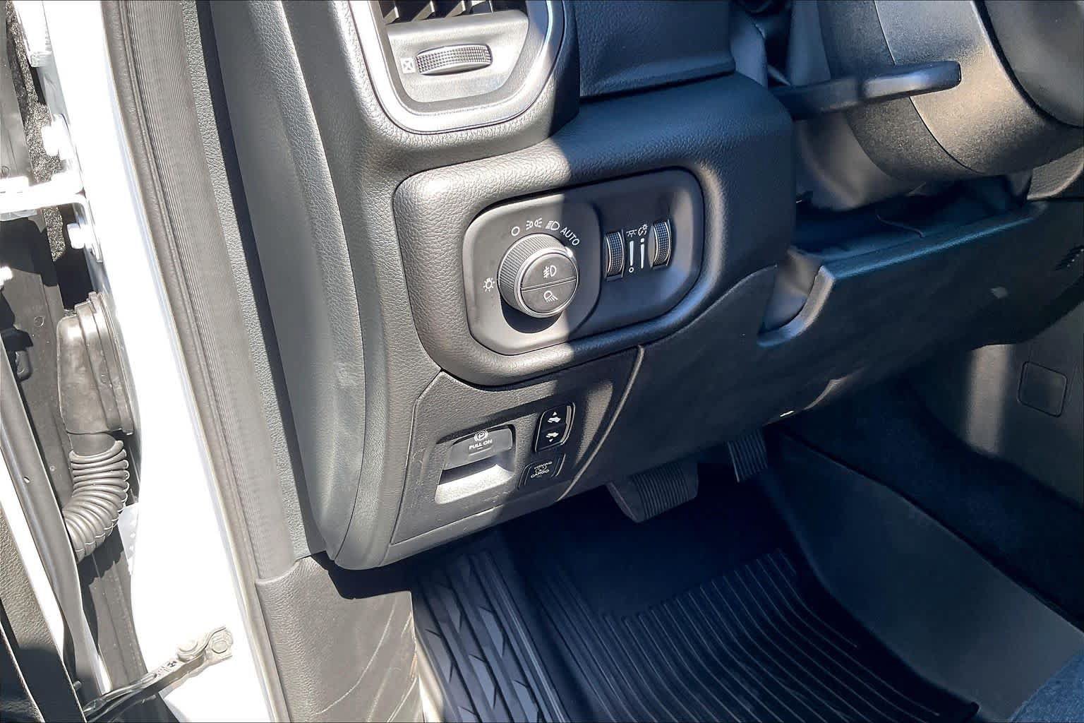 New 2027 RAM 1500 4x4 Crew Cab image 18