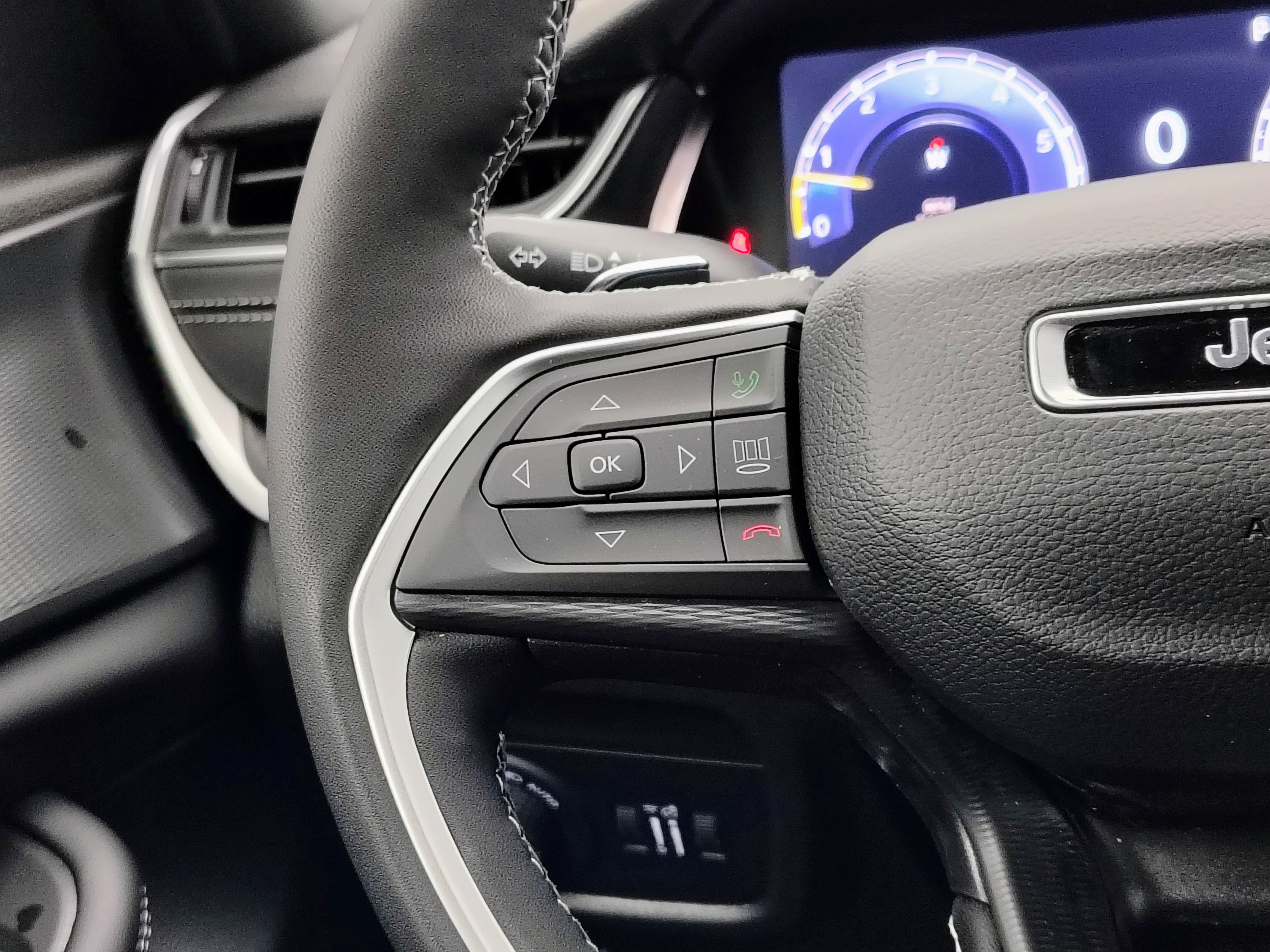 New 2025 Jeep Grand Cherokee Altitude image 32